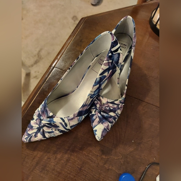 New York Transit Size 8.5 Women's Wrap Front, Floral Heels. Tried on once!! - Picture 2 of 6